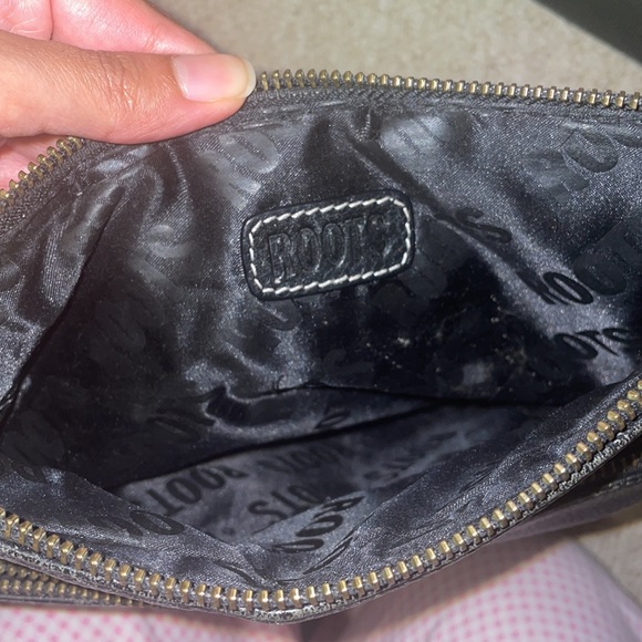 Roots leather crossbody - Picture 3 of 7